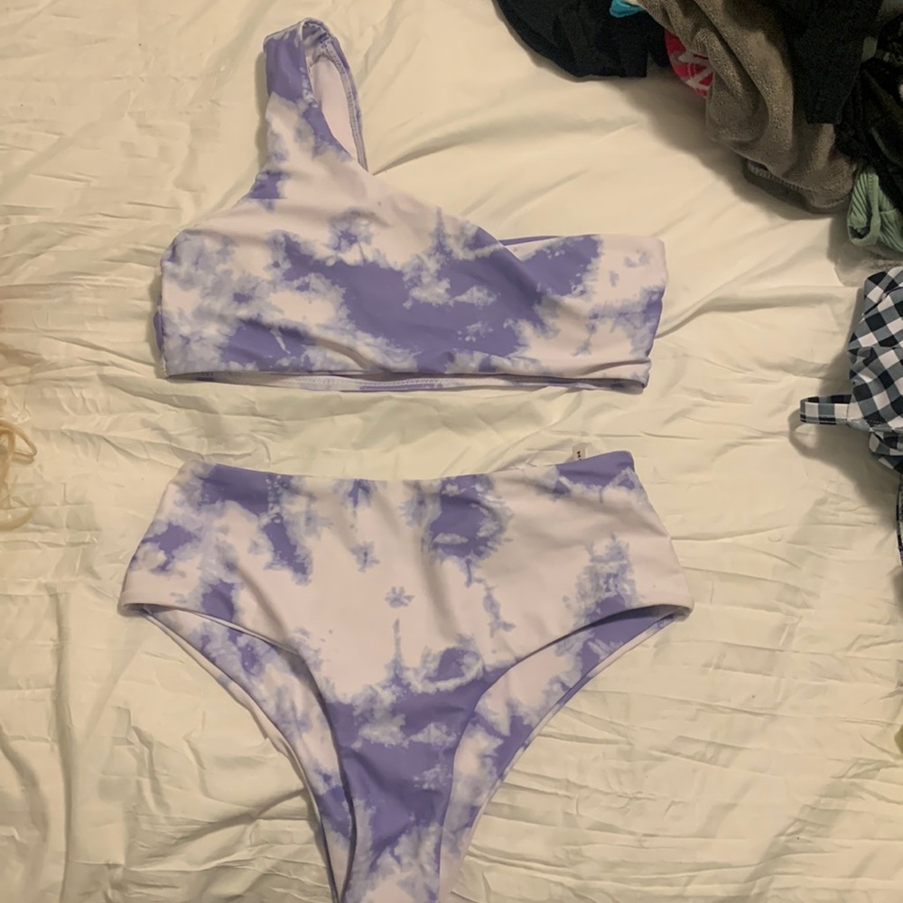 Bikini set, purple and white tie-dye, only worn once and have pads in the bra